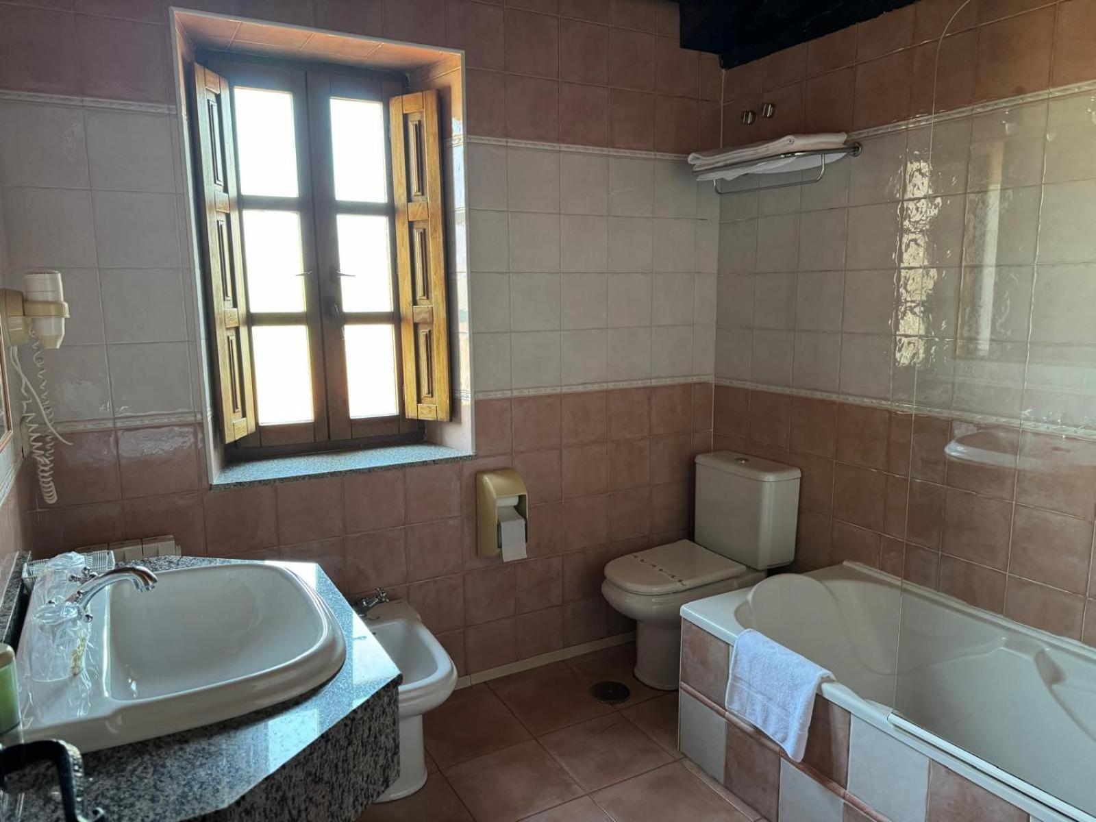 Bed and Breakfast La Venta De Quijas Esterno foto
