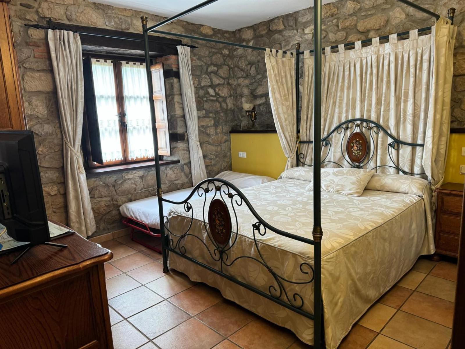 Bed and Breakfast La Venta De Quijas Esterno foto